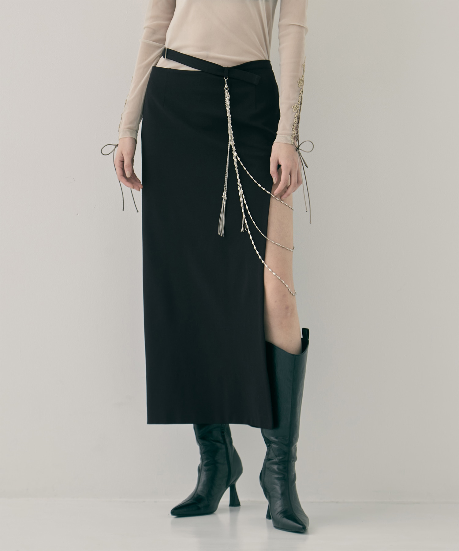 three long chain cut-out tight skirt