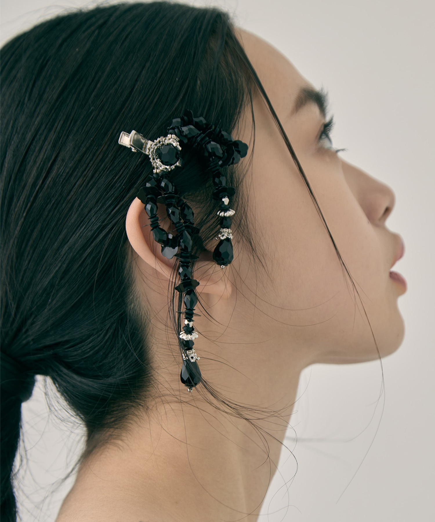 black beads ribbon clip