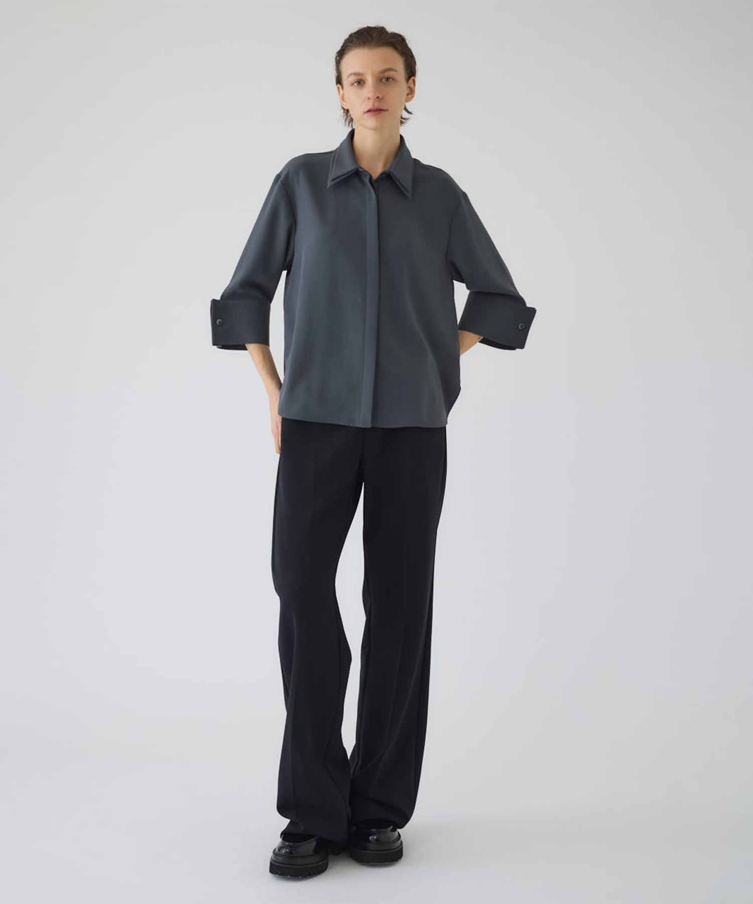 W-collar classical blouse