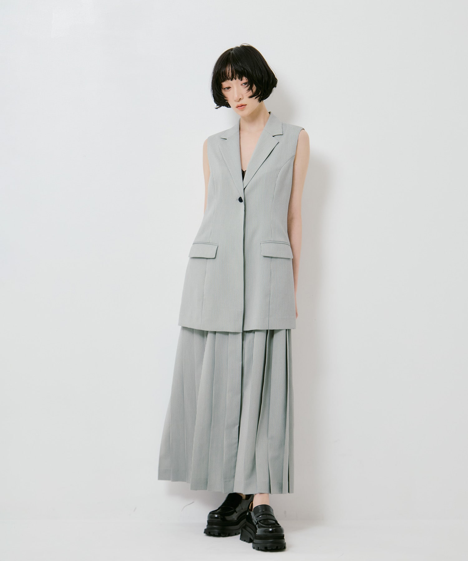 PLEATED SKIRT DOCKING SUIT DRESS