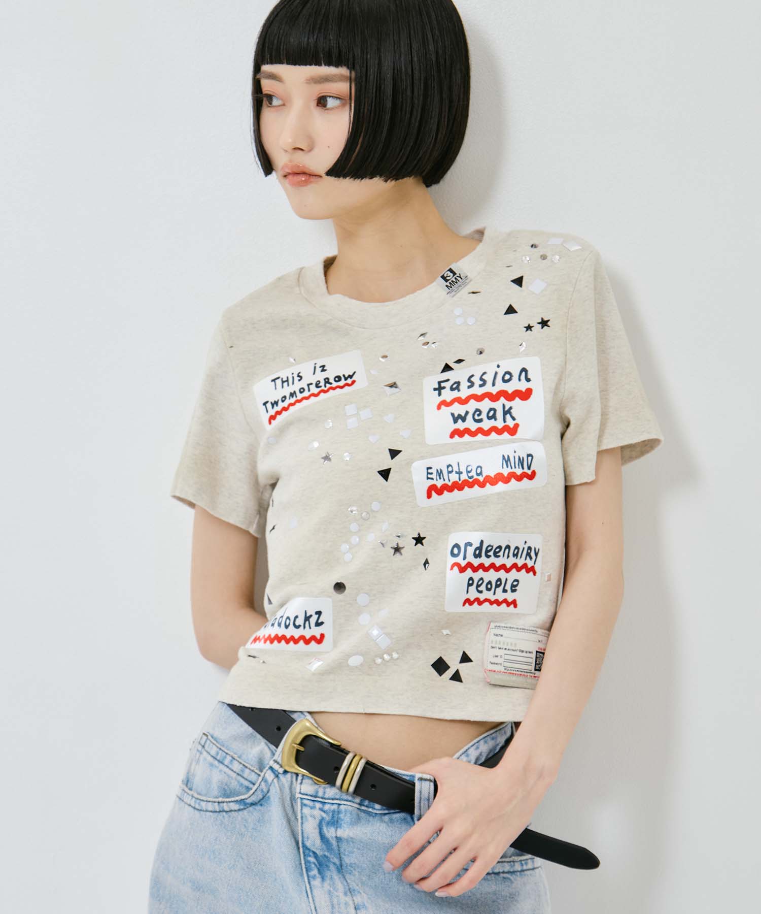 EMBELLISHED STICKER TEE