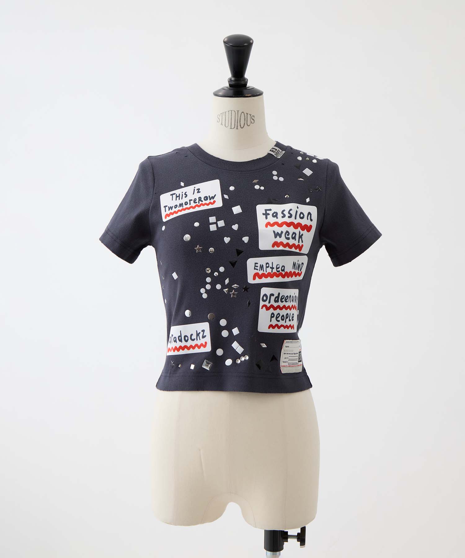 EMBELLISHED STICKER TEE