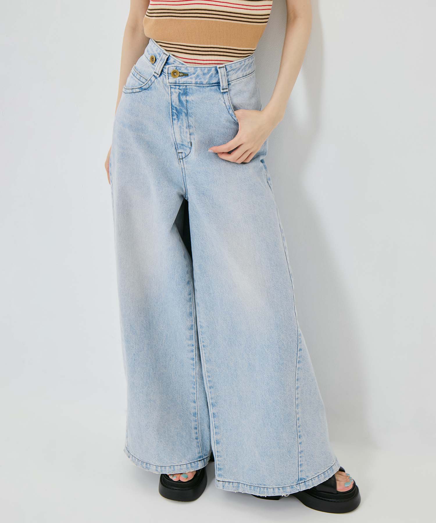 Bleached Baggy Jeans