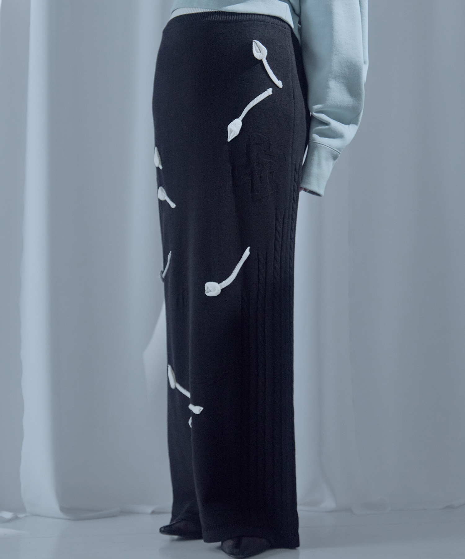 3D Floral Motif Knit Skirt