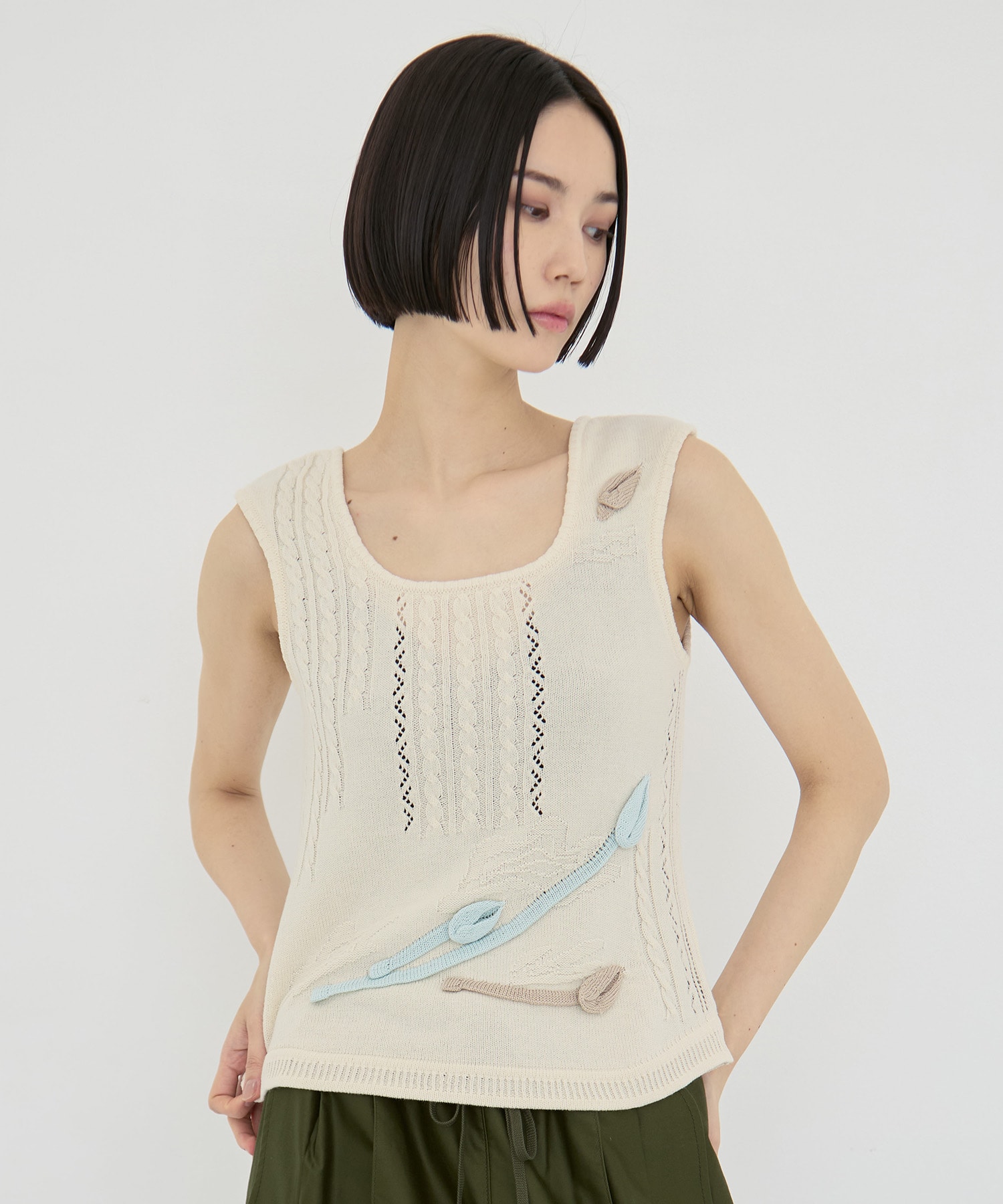 3D Floral Motif Sleeveless Knit Top