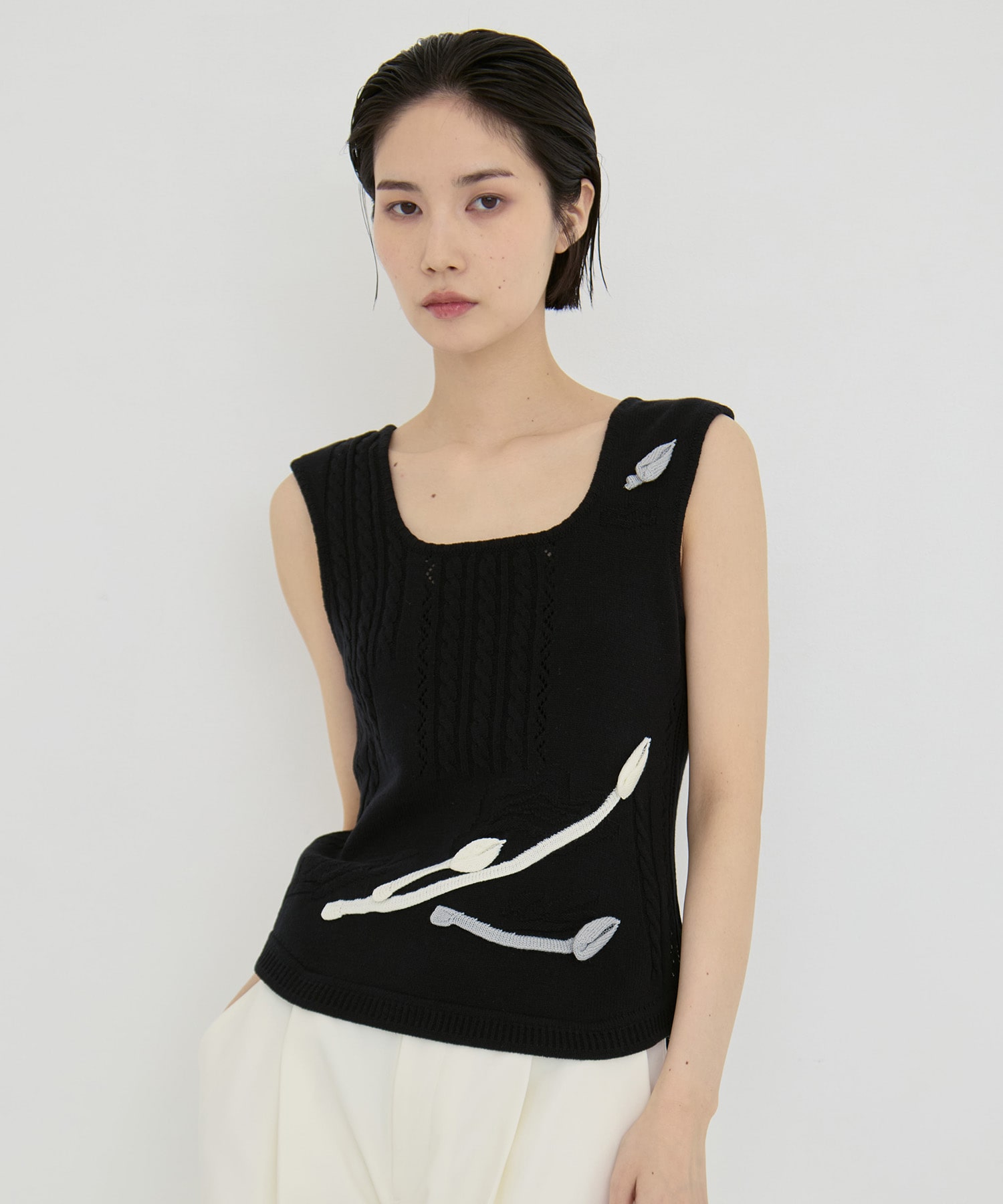 3D Floral Motif Sleeveless Knit Top