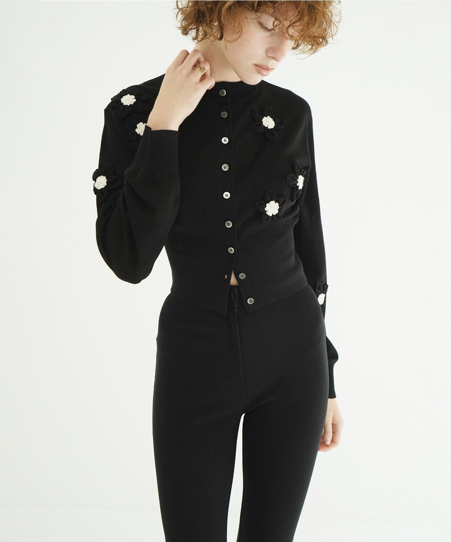 FLOWER MOTIF KNIT CARDIGAN