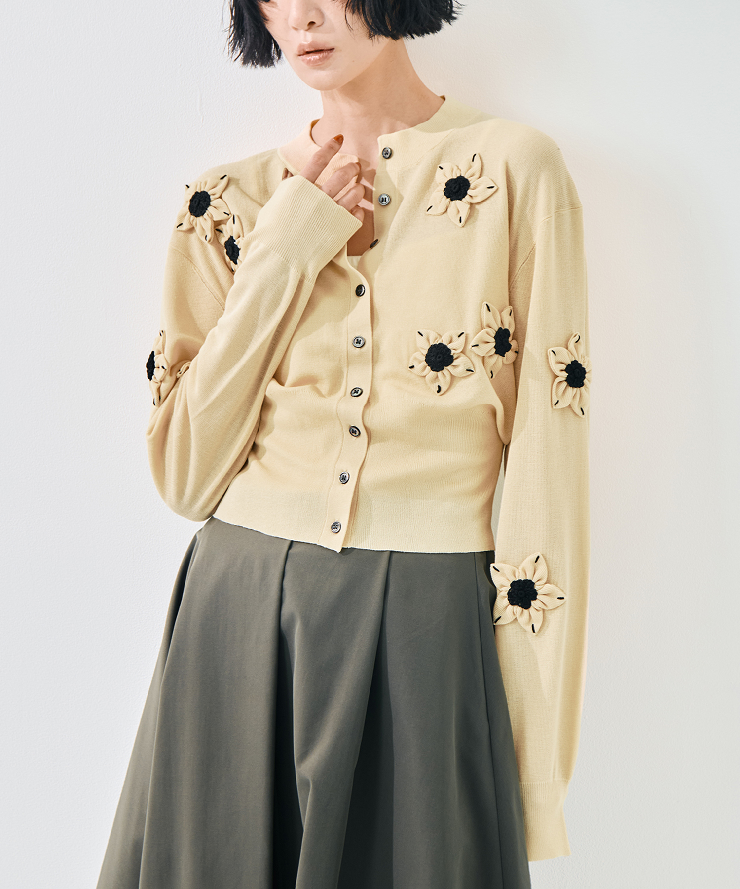 FLOWER MOTIF KNIT CARDIGAN