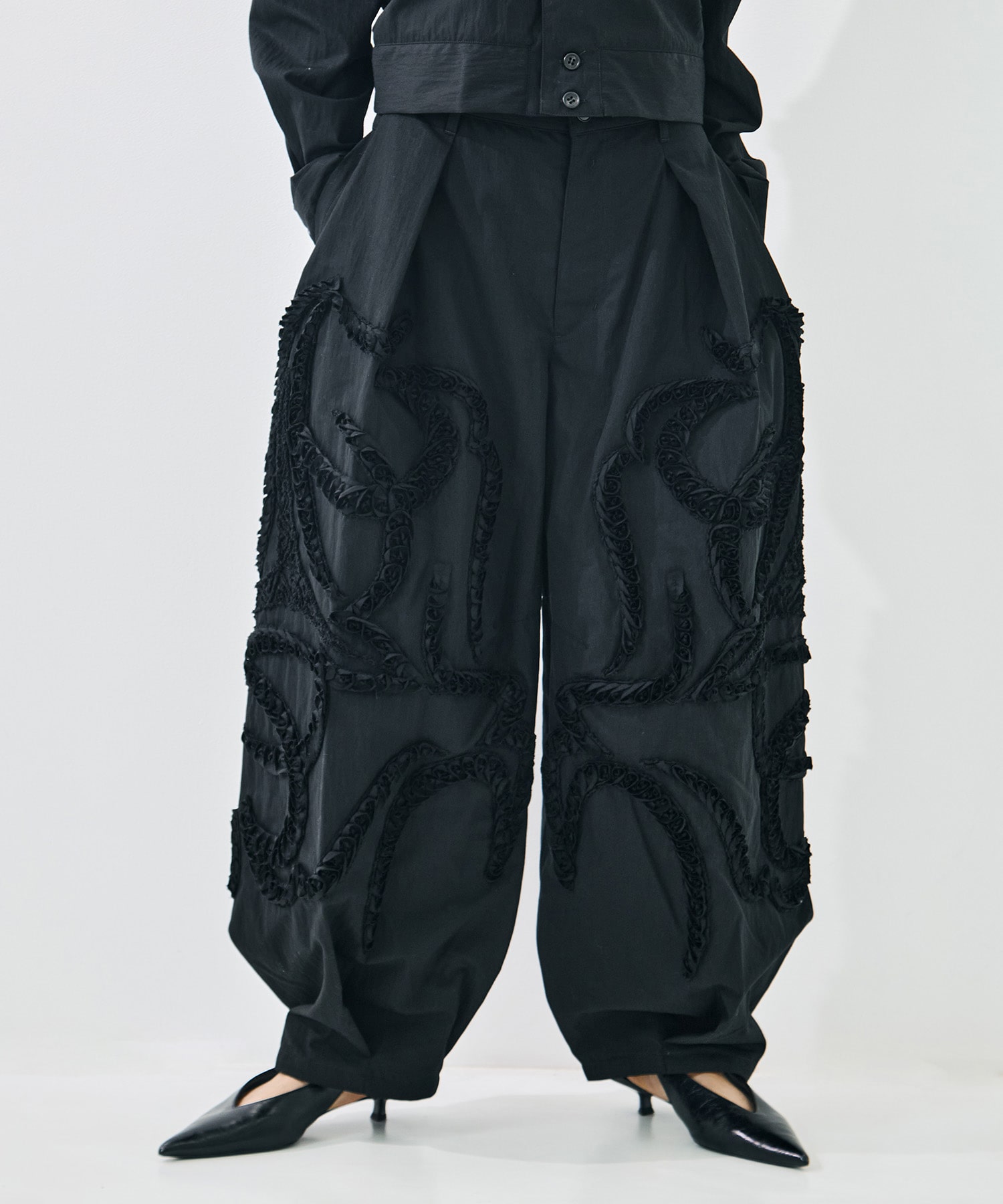 WIDE TATOO EMBROIDERY PANTS