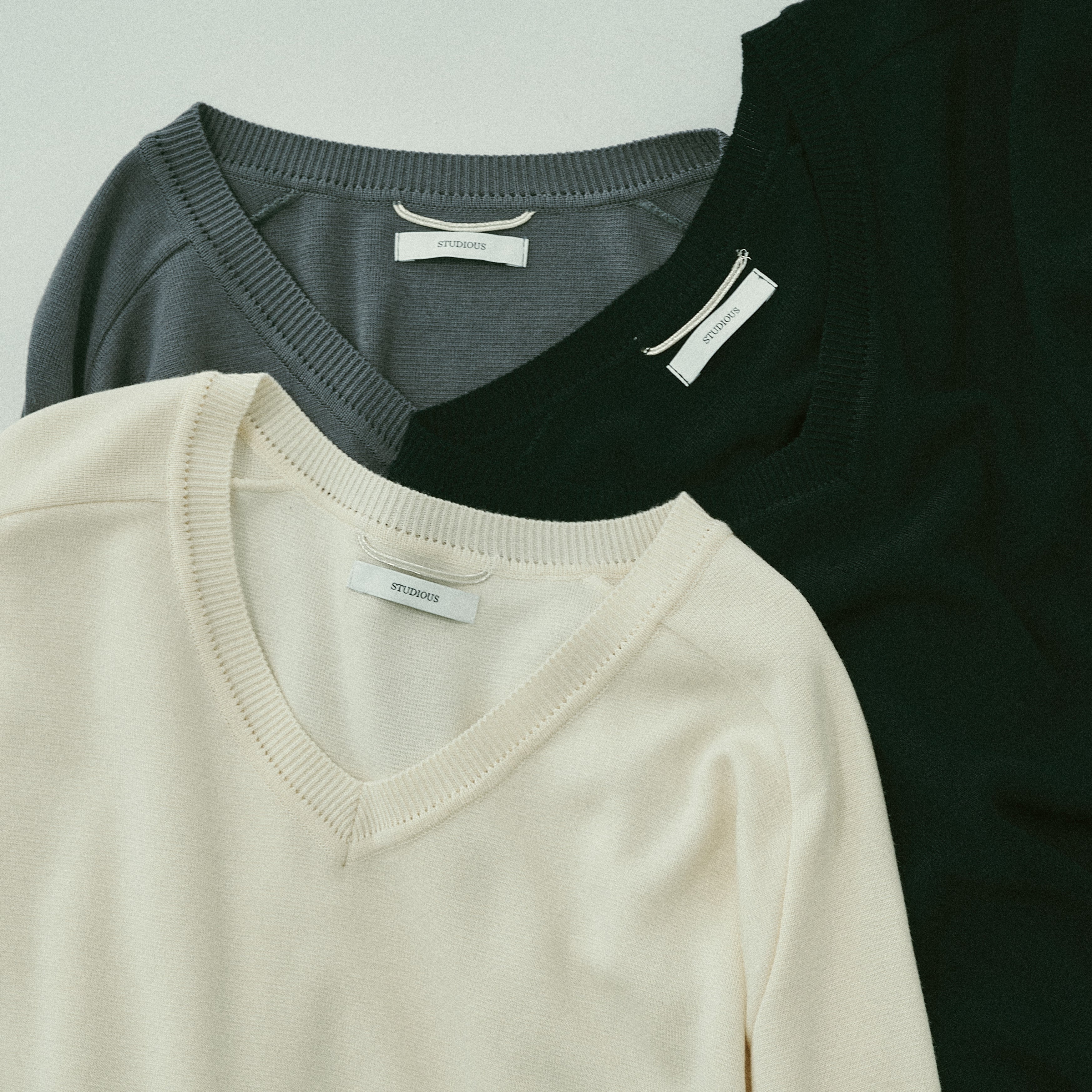 “極上の着心地” Vネックニット